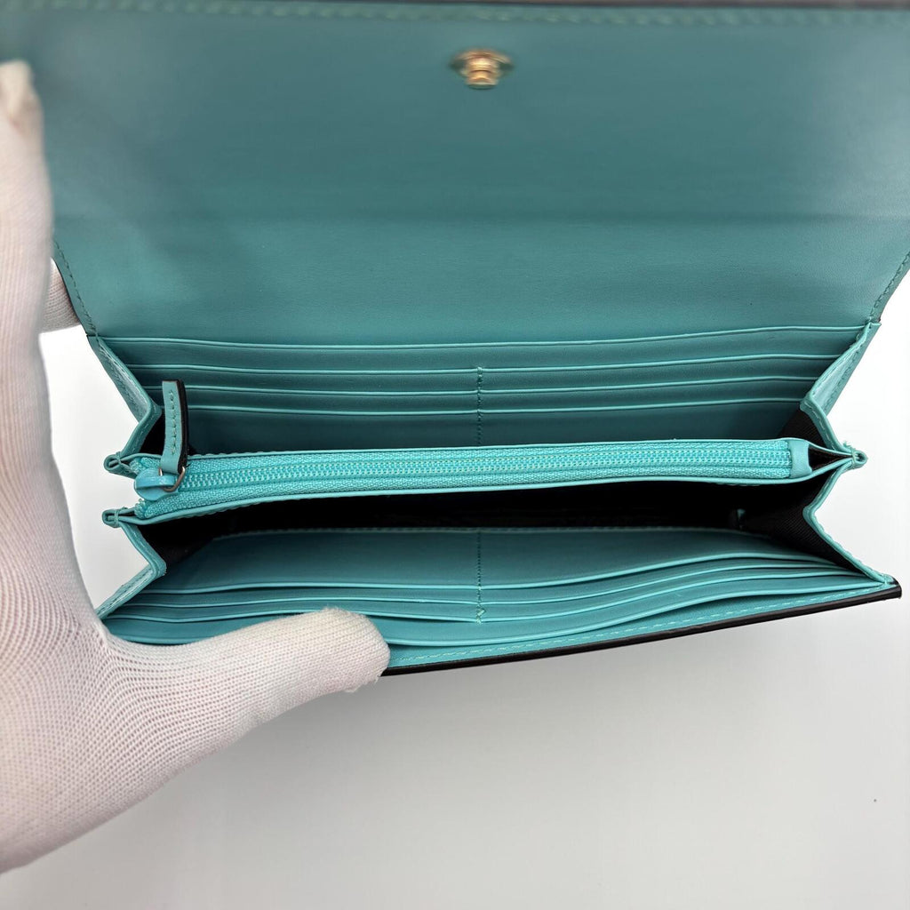 Gucci GG Embossed Continental Wallet – Turquoise
