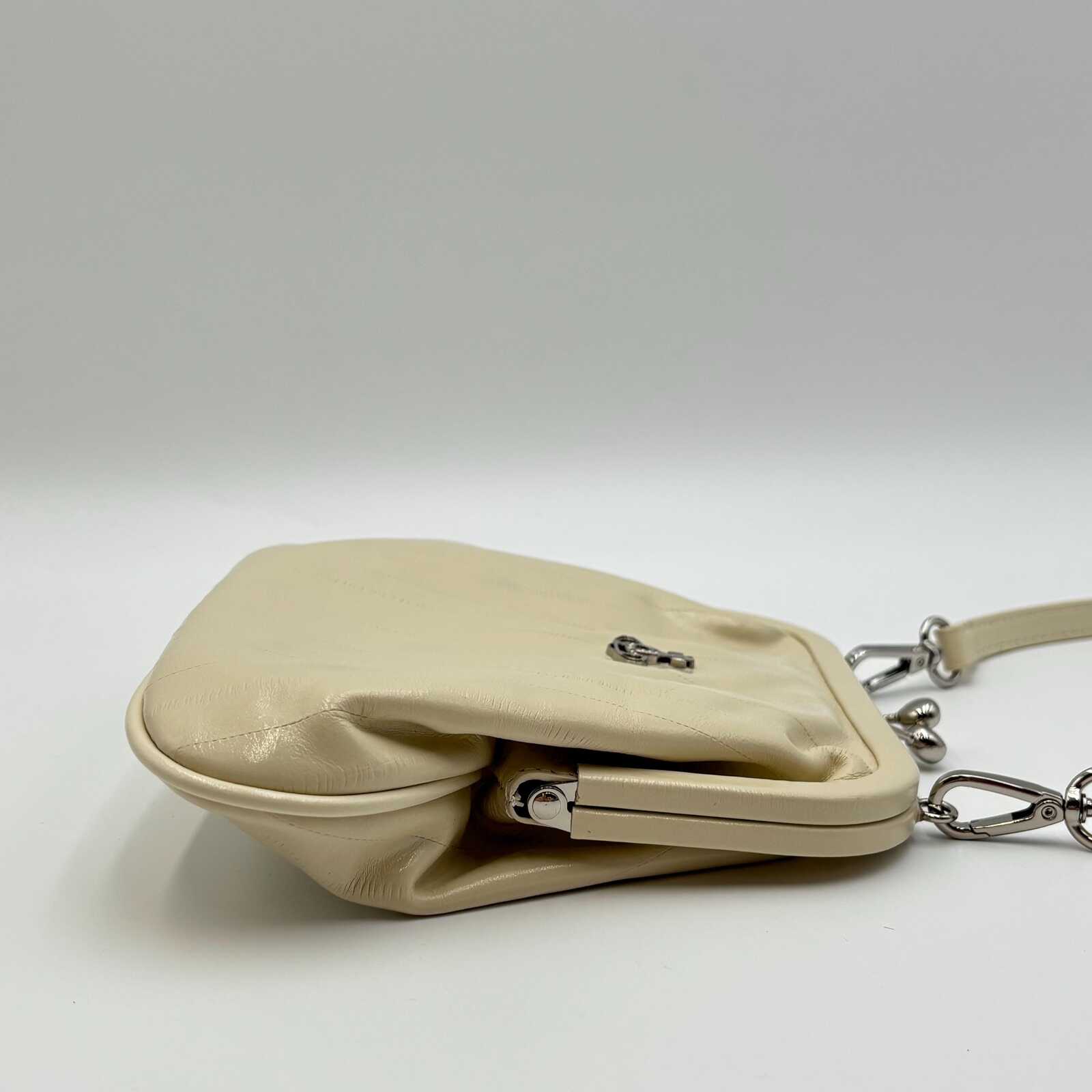 Vivienne Westwood Cream Vegan Leather Kiss-Lock Chain Shoulder & Crossbody Bag
