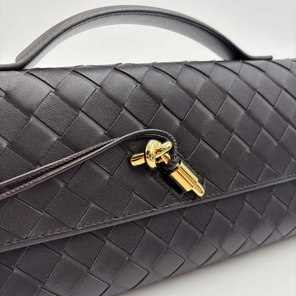 Bottega Veneta Andiamo Intrecciato Clutch in Fondant