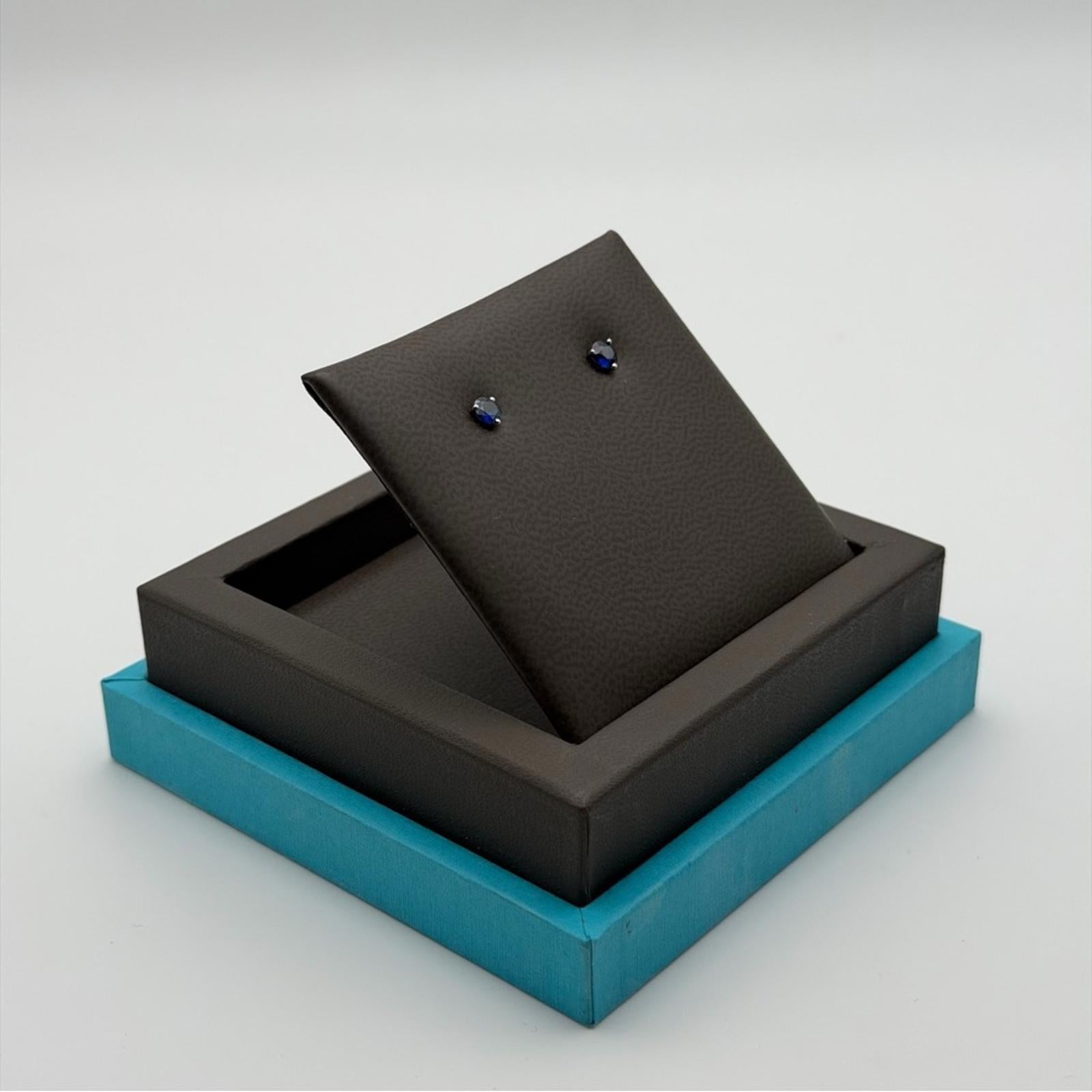 BIRKS BIRTHSTONE BLUE SAPPHIRE STUD EARRINGS – 18K WHITE GOLD (750)