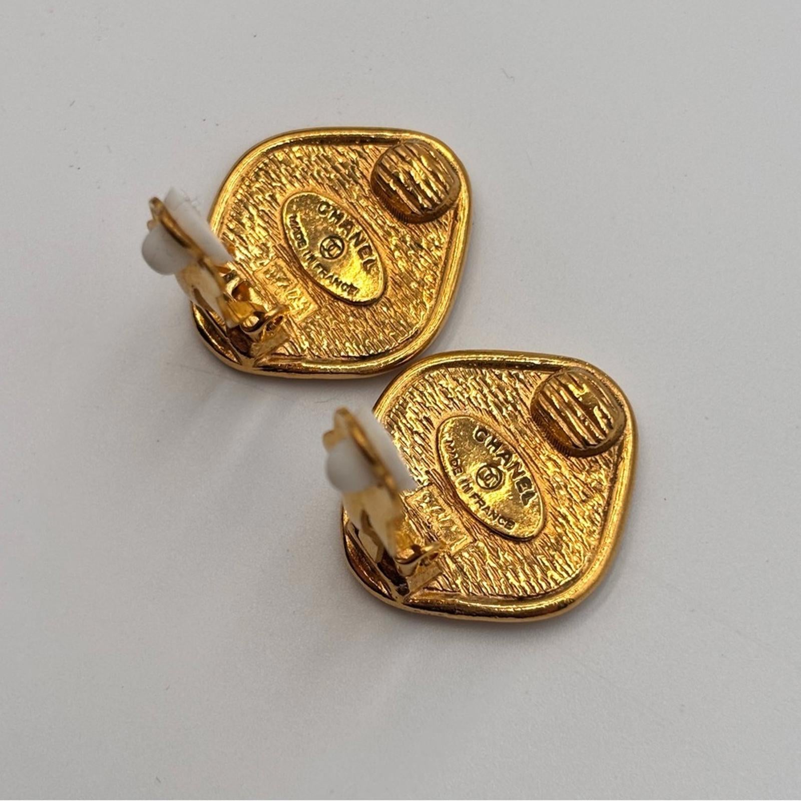 Auth Chanel Gold Plated CC Logo Round Rue Cambon Vintage Clip Earrings