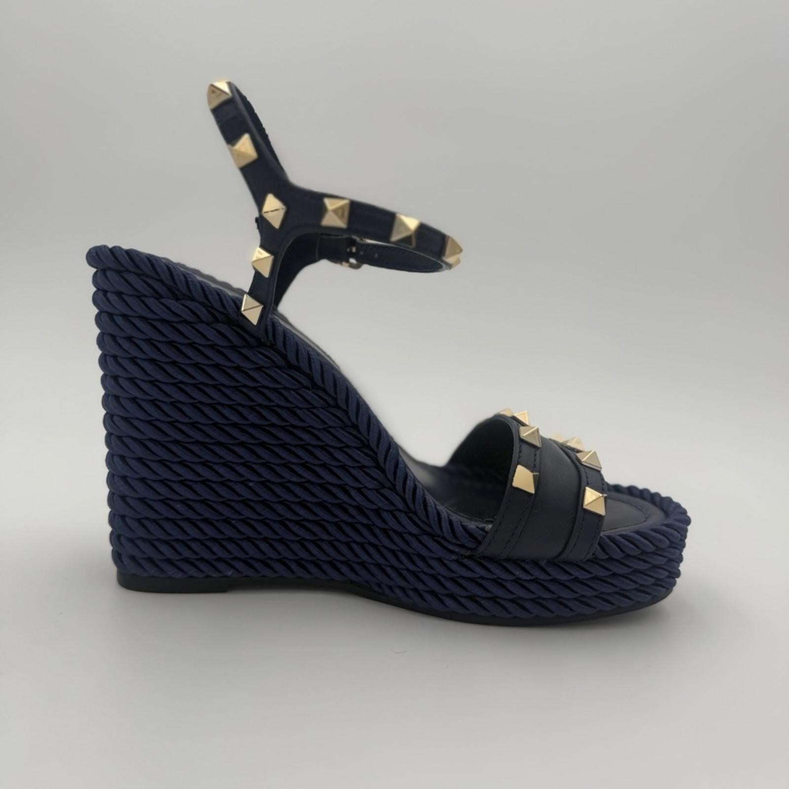 Valentino Garavani Rockstud Rope Wedge Sandals – Navy