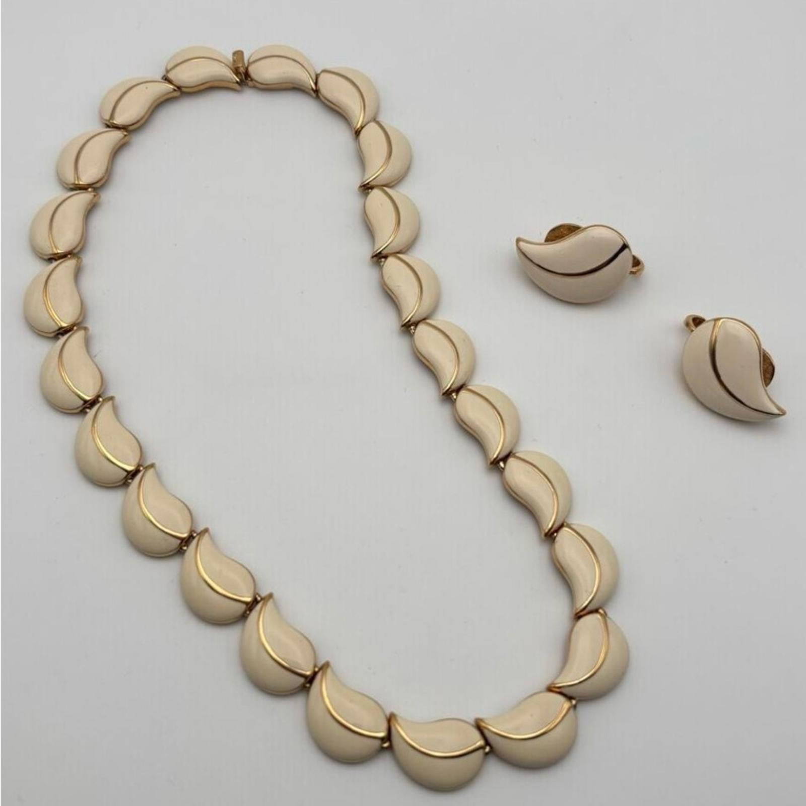 Nina Ricci
Vintage 1980's Gold
Tone Necklace & Earrings - Signed