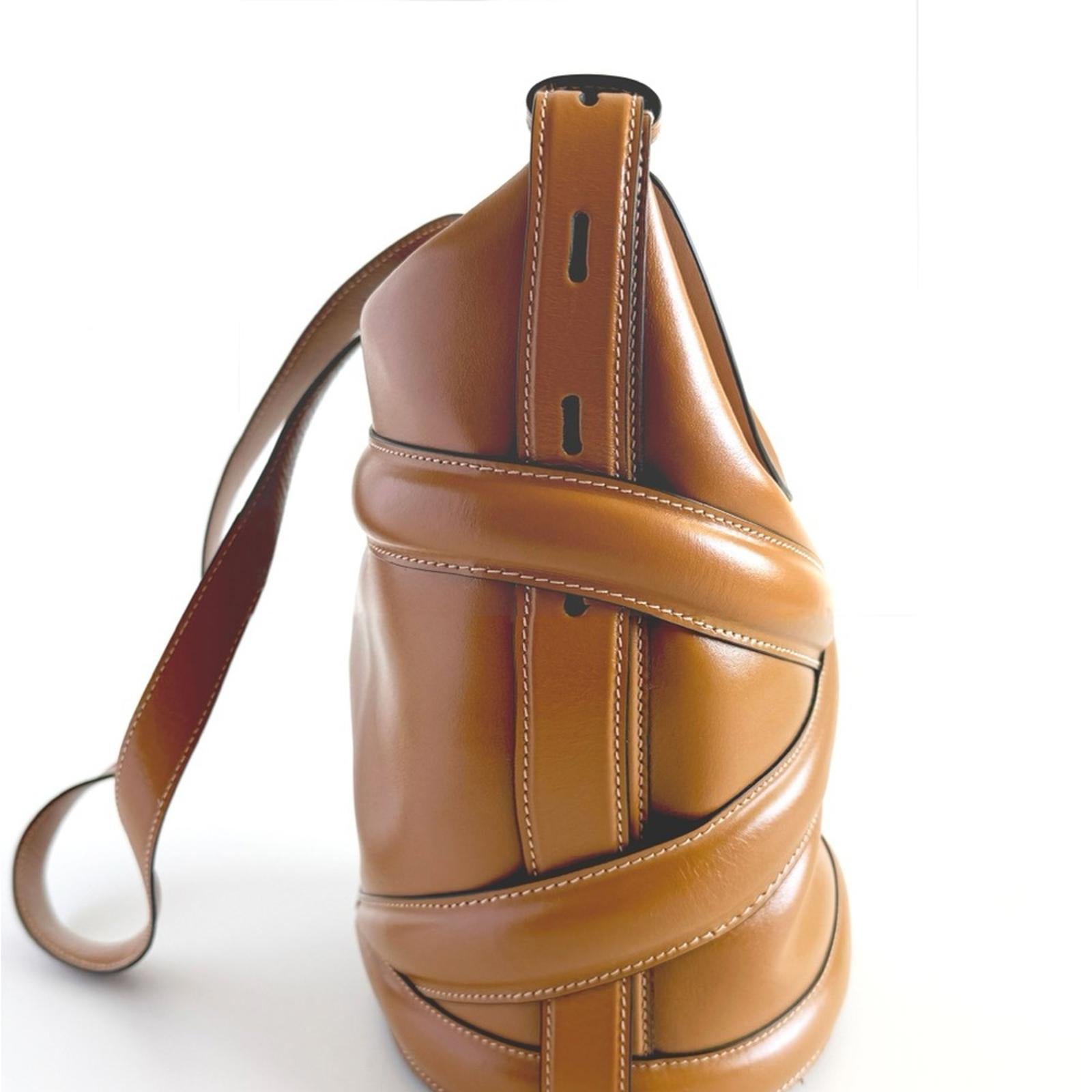 Alexander McQueen Tan The Curve Bucket Shoulder Bag