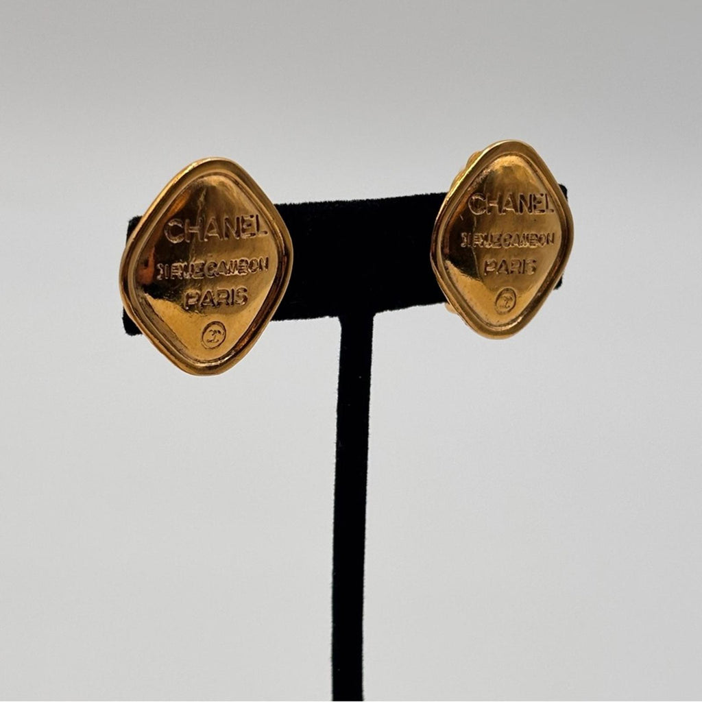 Auth Chanel Gold Plated CC Logo Round Rue Cambon Vintage Clip Earrings