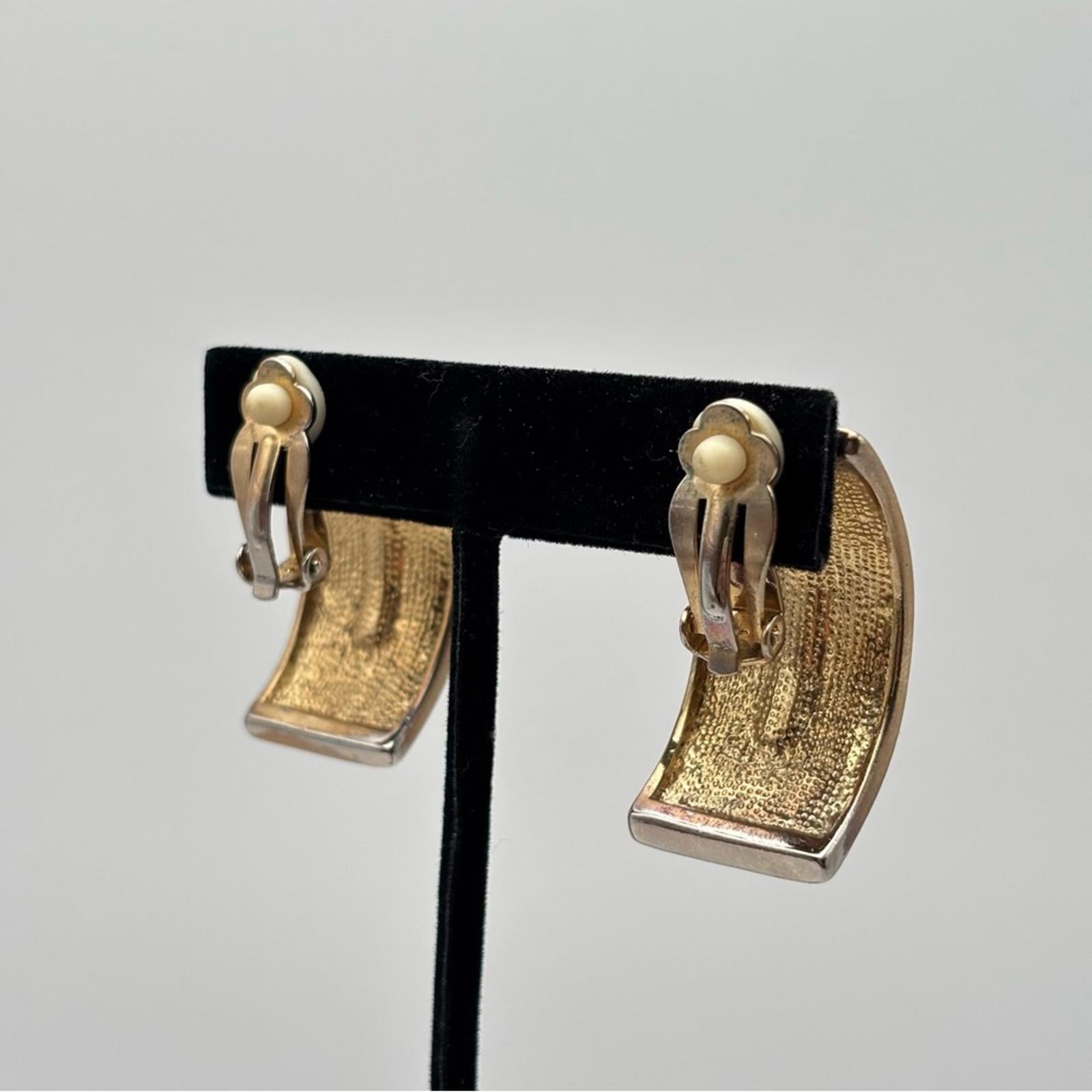 Vintage Gold-Tone Enamel Rhinestone Clip-On Earrings